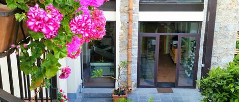 تفاصيل الفندق من الخارج