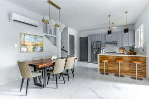 Dining - Peace Villa - WALK TO THE BEACH (Santa Teresa de Cobano)