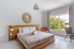 3 bedrooms, in-room safe, desk, travel crib - Peace Villa - WALK TO THE BEACH (Santa Teresa de Cobano)