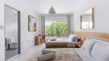 3 habitaciones, caja de seguridad en la habitación y escritorio