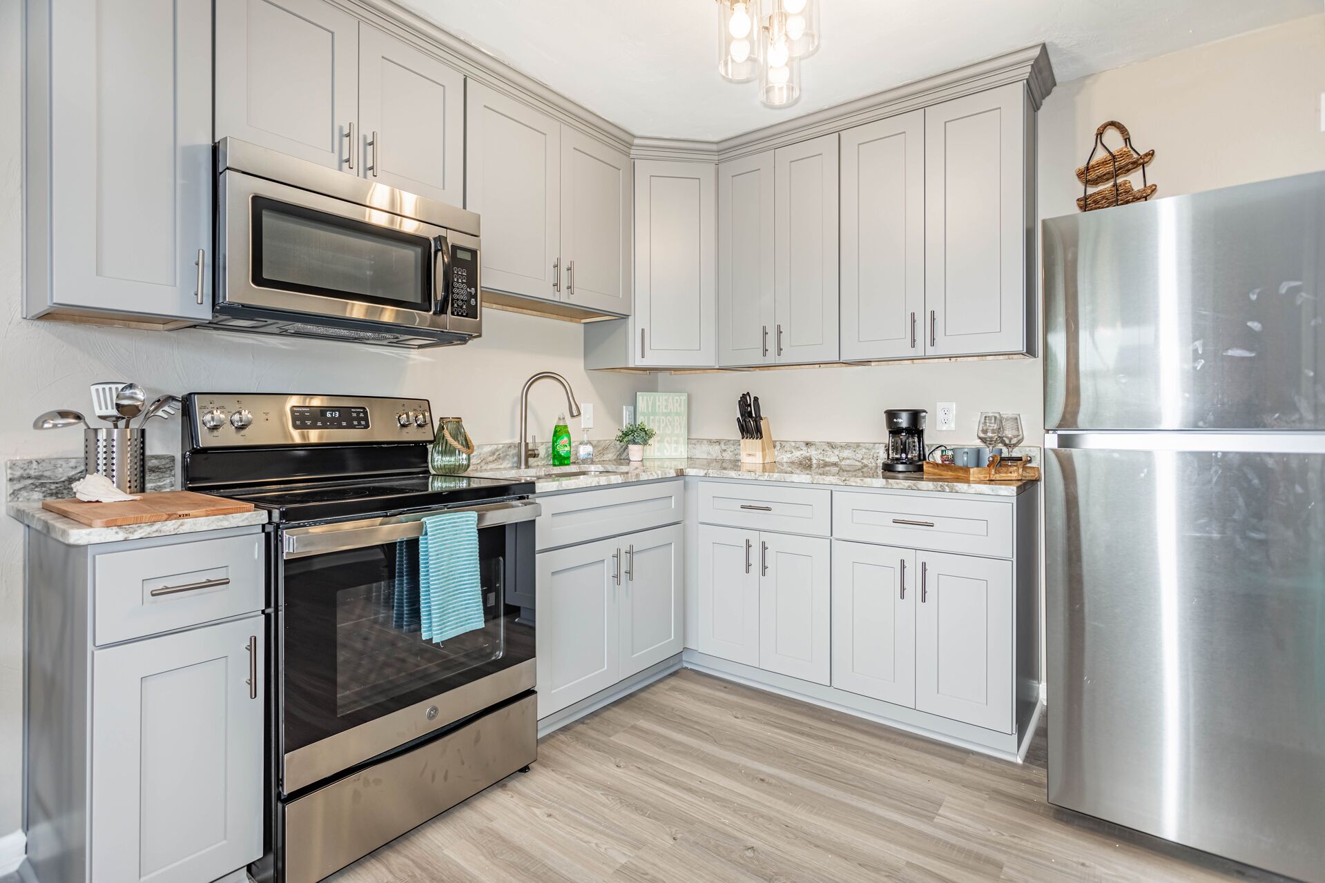 Renovated Furnished  Bay Front Apartment Building with Private Beach Access in Norfolk, United States