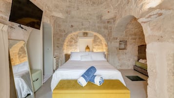 4 bedrooms, in-room safe, desk, soundproofing