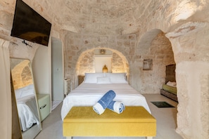 4 bedrooms, in-room safe, desk, soundproofing