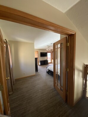4 bedrooms, desk, iron/ironing board, free WiFi