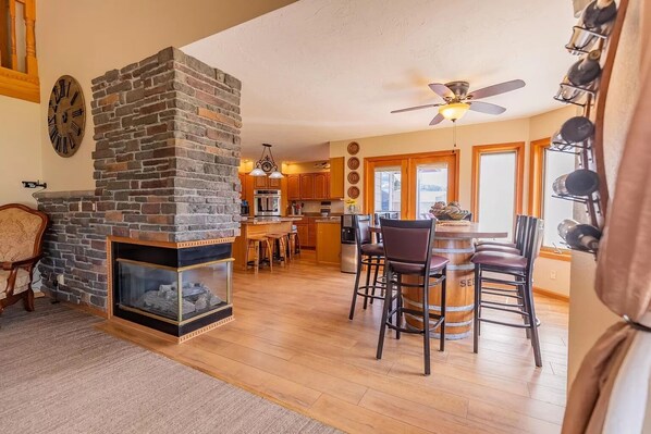 Interior - Anaconda Chalet - Ski Discovery, Golfing, Fishing, Mountains and incredible view (Anaconda)