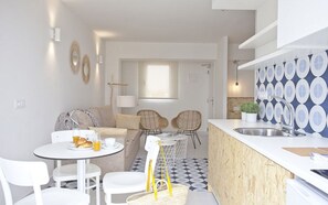 Estudio Deluxe | Caja fuerte, cortinas opacas, wifi gratis y ropa de cama