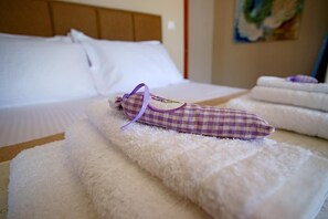 2 bedrooms, iron/ironing board, bed sheets