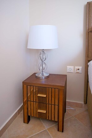 2 bedrooms, iron/ironing board, bed sheets