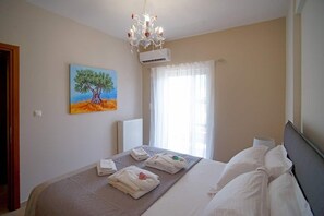 2 chambres, fer et planche à repasser, literie fournie