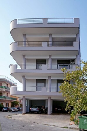 Exterior - ROYAL  BLU (Kiparissia)
