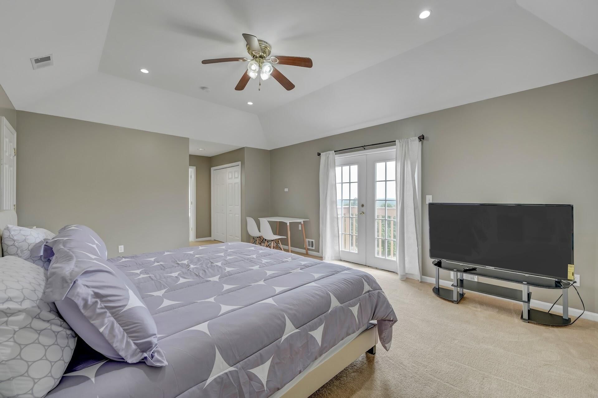 6 Schlafzimmer, Schreibtisch, Bügeleisen/Bügelbrett, kostenloses WLAN