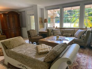 TV, fireplace, stereo