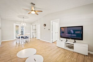 Smart TV, fireplace