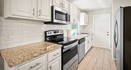 Sweet Home Ponte Verdra: TPC Golf+Park+Outdoor Fireplace+ Nearby Beach Access!