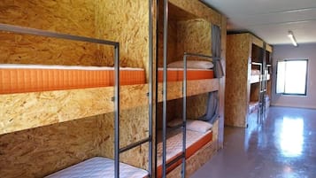 Dormitorio compartido estándar | Wifi gratis y ropa de cama