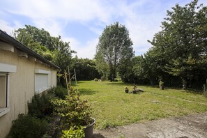 Property grounds - Chambre, Petit-déjeuner Inclus, Accès Cuisine (L'Isle-d'Espagnac)