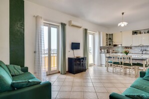 Living area - GuestHost - Roomy and Bright Apartment with Balconies x6 (Catania)