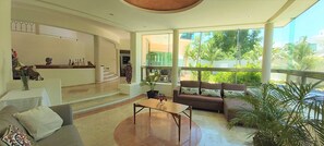Sala de estar en el lobby