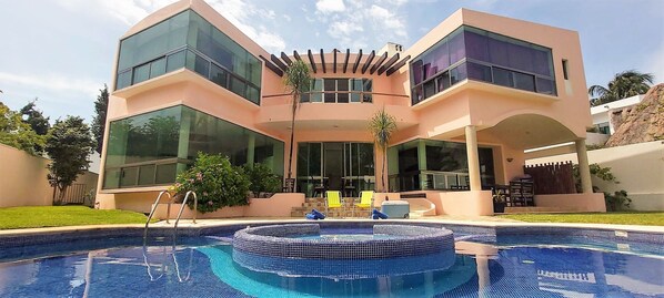 Alberca al aire libre