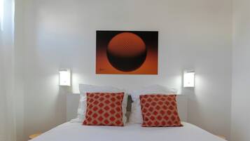 2 slaapkamers, een strijkplank/strijkijzer, reisbedje, gratis wifi