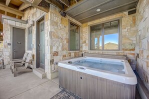 Indoor spa tub