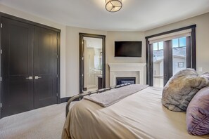 3 室のベッドルーム、アイロン / アイロン台、旅行用ベビーベッド、WiFi (無料)