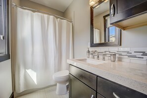 Sèche-cheveux, serviettes fournies