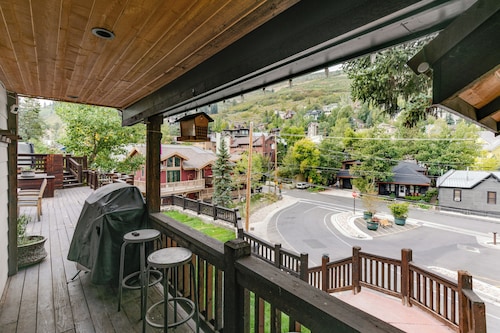 Hillside Overlook by AvantStay | Hot Tub, Views, BBQ | In the Heart of Old Town