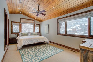 3 chambres, bureau, fer et planche à repasser, lit parapluie