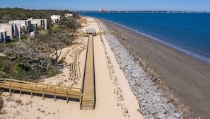 In Strandnähe, Liegestühle, Strandtücher