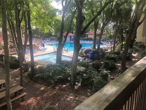 Driftwood beach adjacent, POOLSIDE, Off season rate, 20% off weekly, 