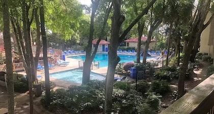 Driftwood beach adjacent, POOLSIDE, Off season rate, 20% off weekly,