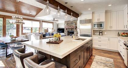 Modern 5BDR right off Main Street w/ Hot Tub | Main Street Escape by AvantStay