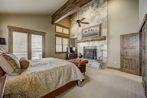 3 bedrooms, iron/ironing board, travel cot, free WiFi