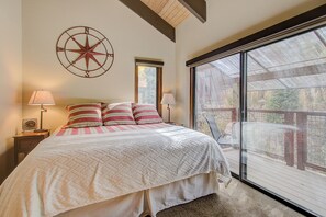 4 habitaciones, tabla de planchar con plancha y cuna de viaje