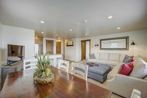 Smart TV, fireplace, offices