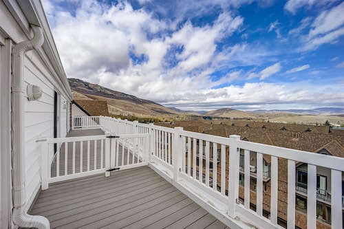 Base Village Ski-In/Ski-Out Condo • Fireplace | Resort Plaza #5065