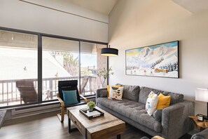 Smart TV, fireplace - Silvertown by AvantStay | Gorgeous Home in Fantastic Location in Park City! (Park City)