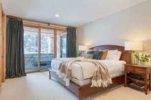 6 chambres, bureau, fer et planche à repasser, lit de bébé portatif