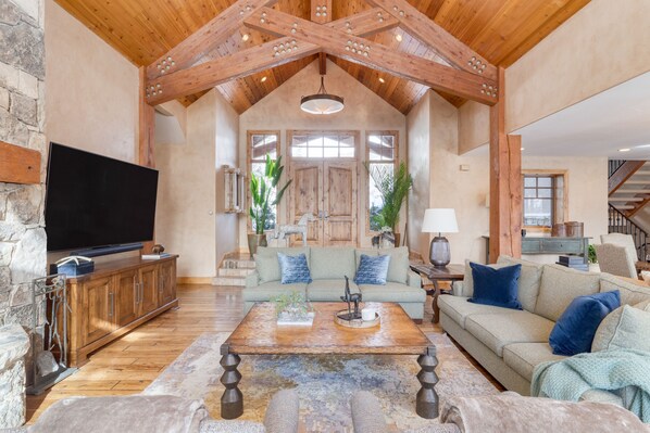 Smart TV, fireplace, stereo, offices