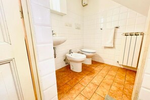 Doccia, asciugacapelli, bidet