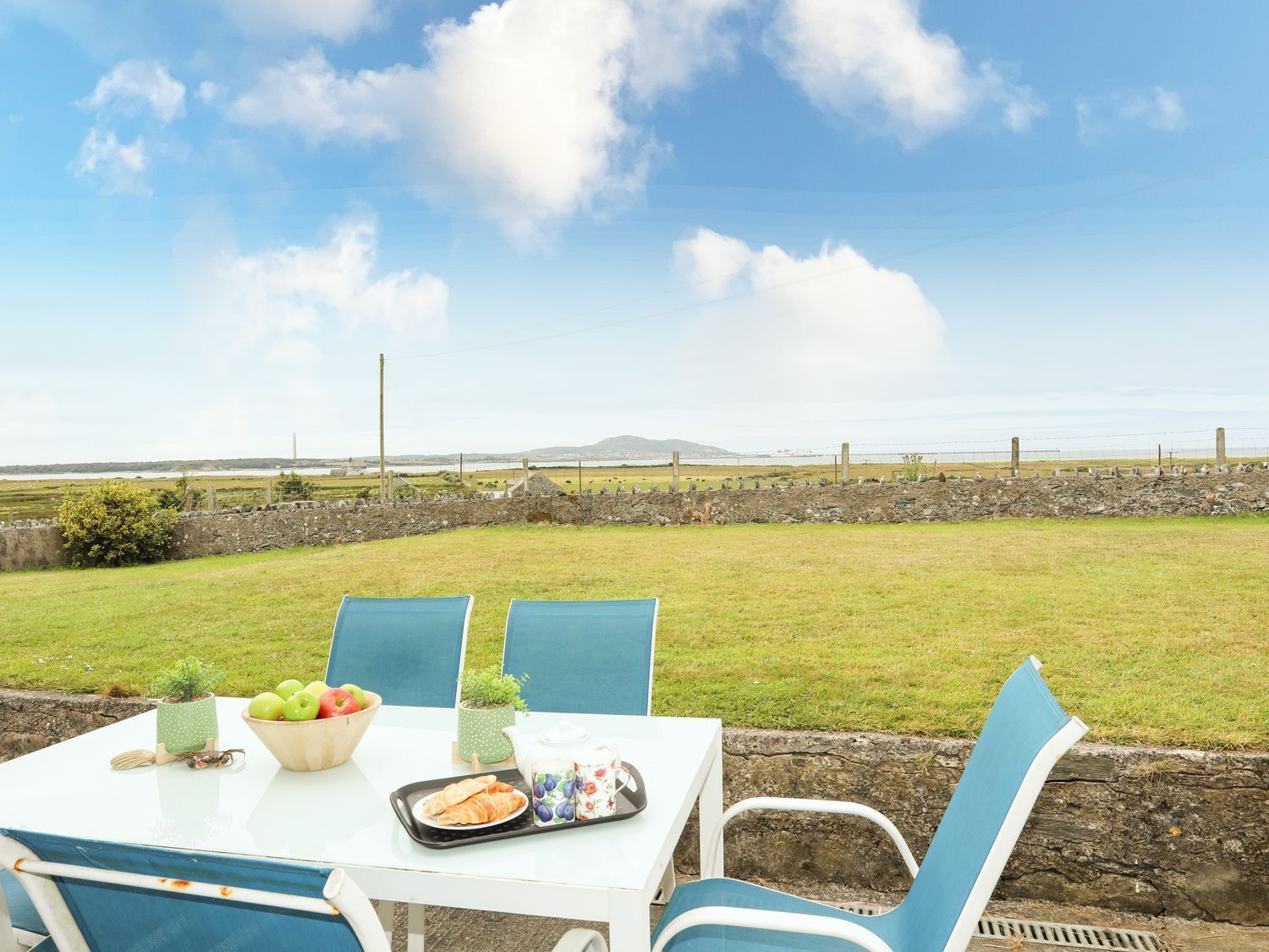 Cottage | Outdoor dining
