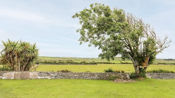 Cottage | Property grounds