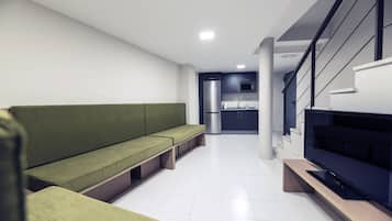Basic Cabin | Living area