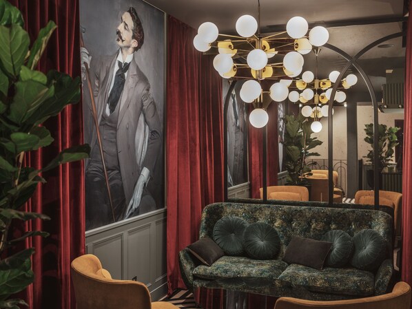 Reception - Dandy Hotel  (Paris)