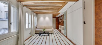 Apartment between Place Vendôme and Place de la Concorde.