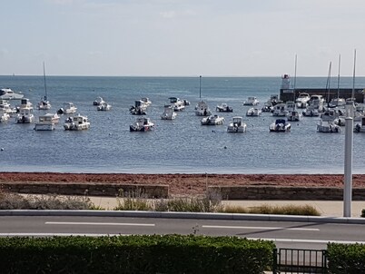 T2 apartment with sea and port view