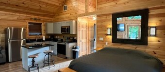 Cozy Cabin for up to 6 guests - Hocking Hills - Hot Tub - Fire Ring - Wifi