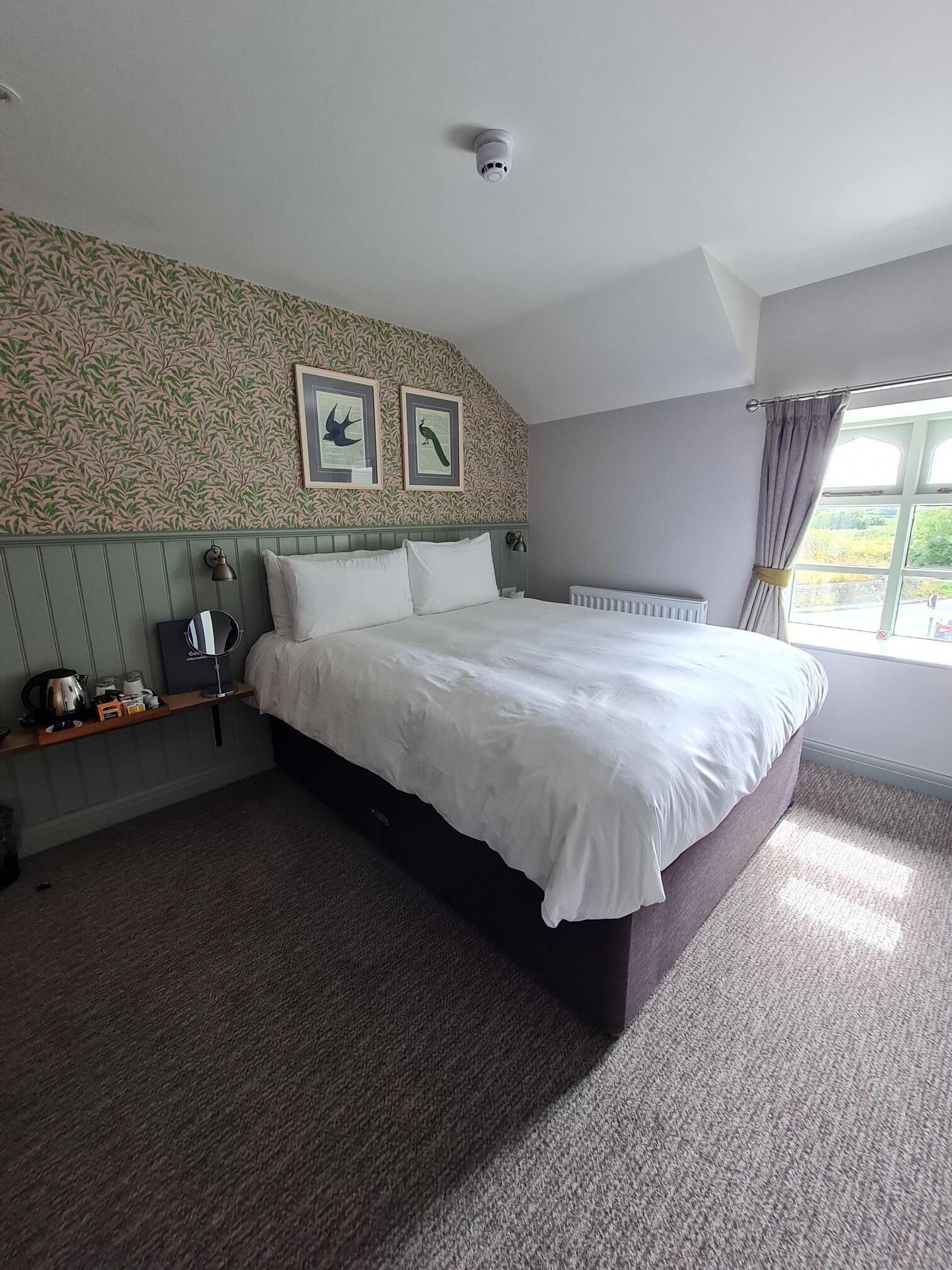 Iron/ironing board, free WiFi, bed sheets