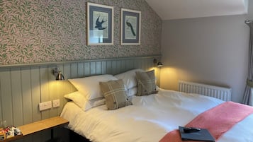 Habitación doble Confort | Tabla de planchar con plancha, wifi gratis y ropa de cama